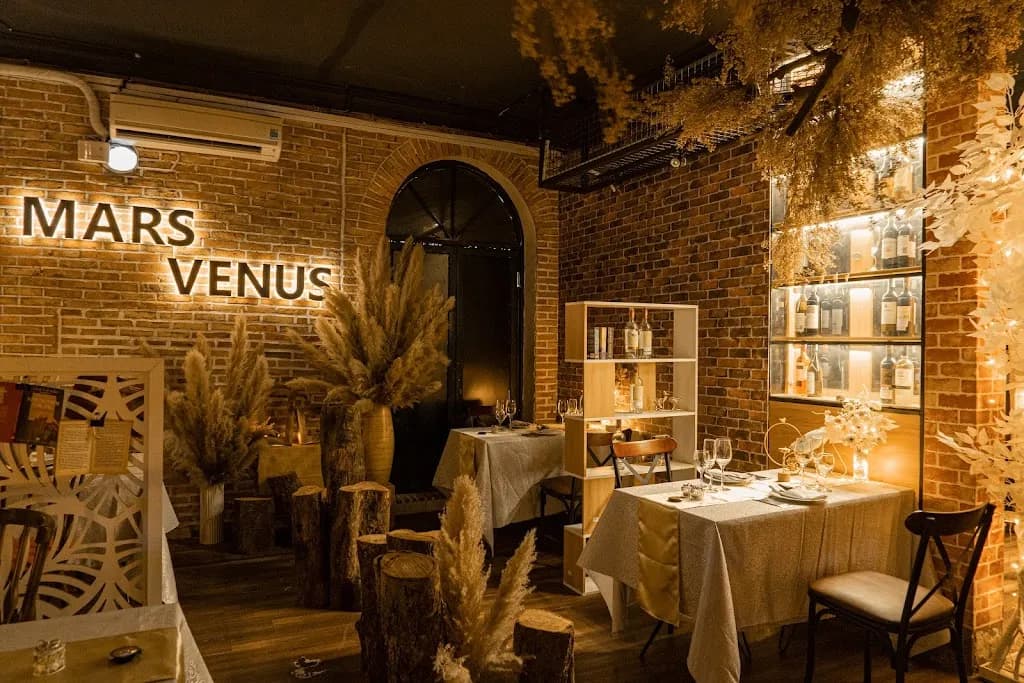 Mars Venus Restaurant - Vintage Villa