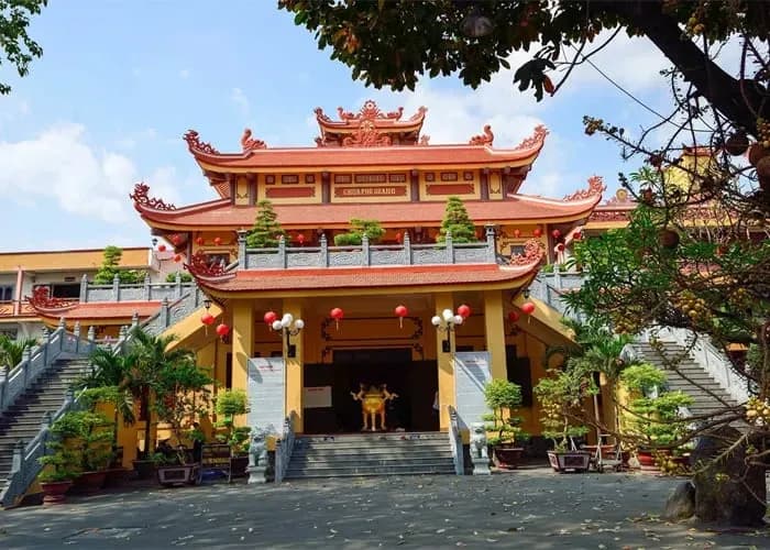Pho Quang Pagoda's magnificent traditional architecture in bustling Ho Chi Minh City.