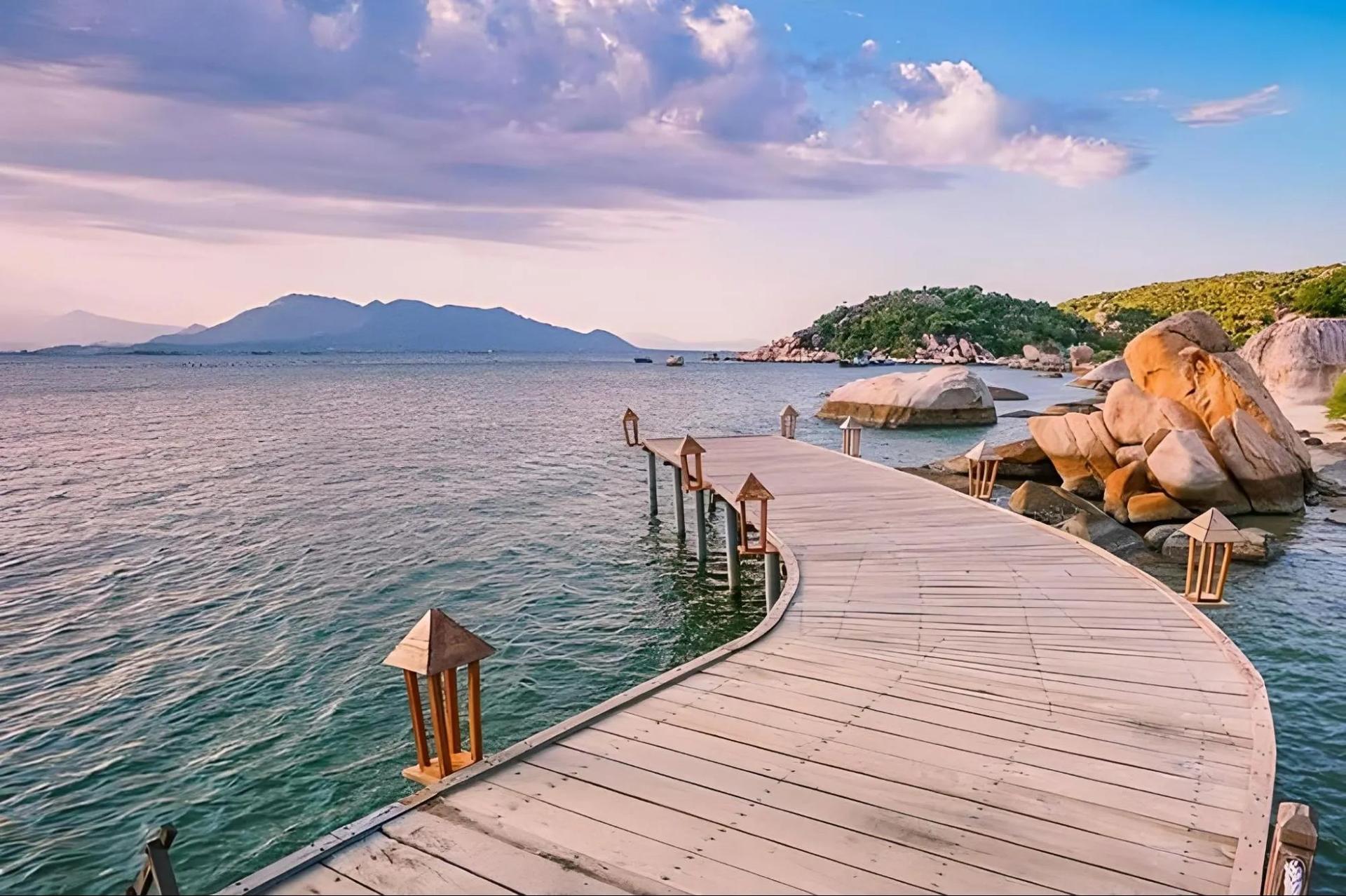 Beautiful walkway on Hon Tre Island, ideal for relaxation and sightseeing.
