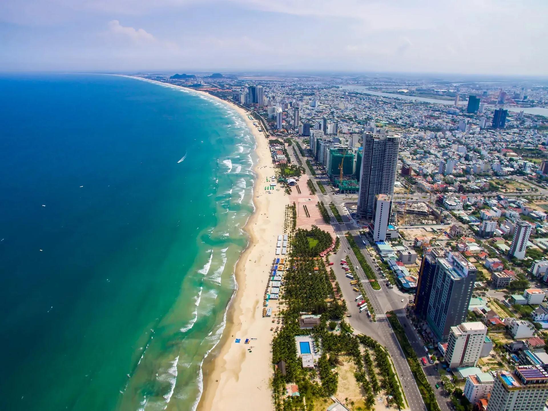 A bustling beach and vibrant cityscape create a perfect coastal getaway.