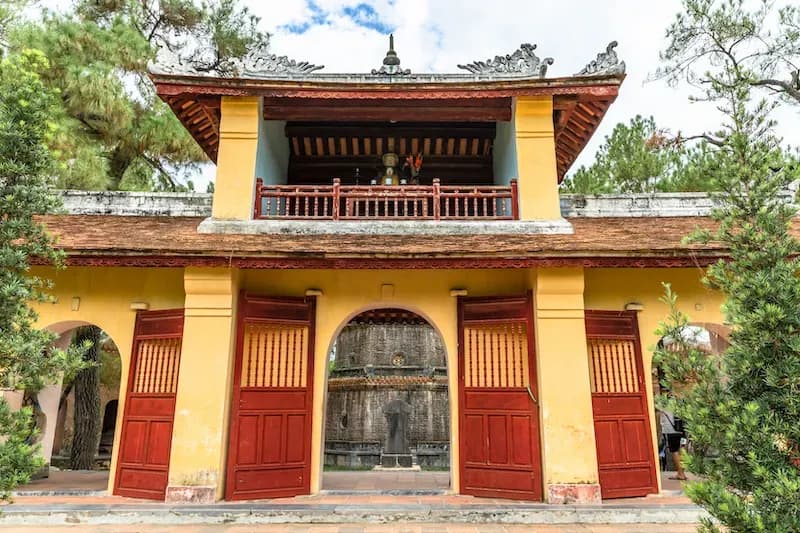 Chua-Thien-Mu-Hue---Diem-tham-quan-linh-thieng-400-nam-tuoi-_1400278829-1676621766856.jpg