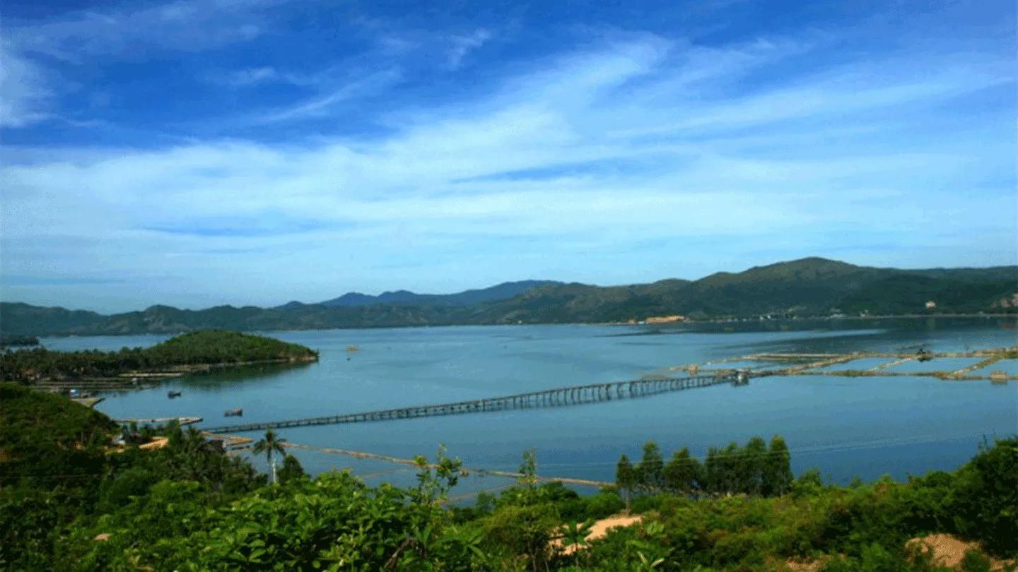 De-Dam-Cu-Mong-Phu-Yen-gui-den-nhung-con-nguoi-ban-ron-chut-_Đầm Cù Mông 2.jpg