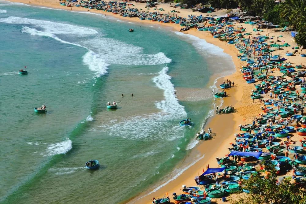 De-Dam-Cu-Mong-Phu-Yen-gui-den-nhung-con-nguoi-ban-ron-chut-_Đầm Cù Mông 4.jpg