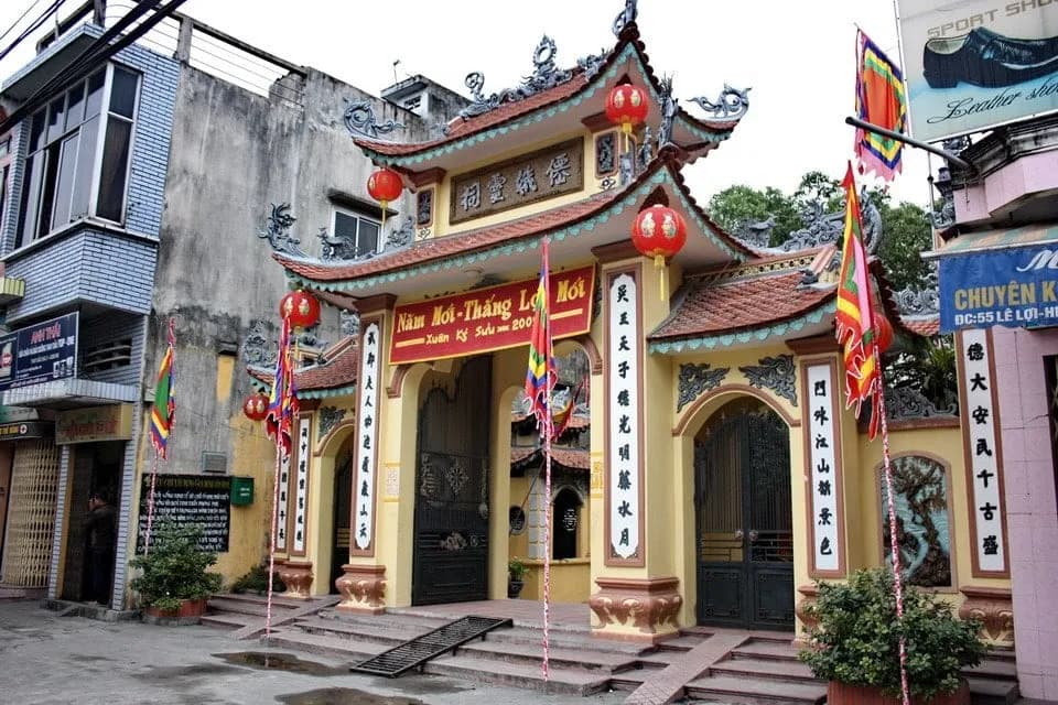 Den-Tien-Nga--Chon-linh-thieng-noi-tieng-o-Hai-Phong_den-tien-nga-2.jpg