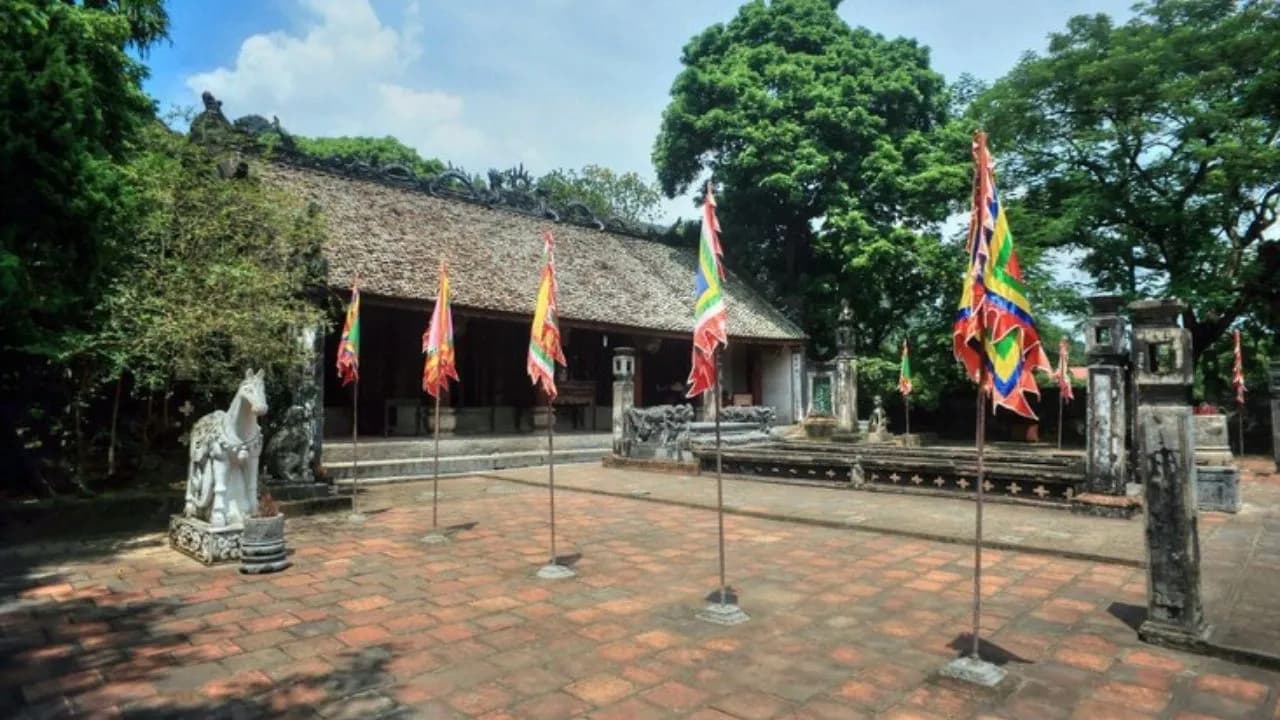 Linh-thieng-den-vua-Dinh-Tien-Hoang-tai-co-do-Hoa-Lu-xinh-dep_linh-thieng-den-vua-dinh-tien-hoang-tai-co-do-hoa-lu-xinh-dep-10-1640527506.jpg