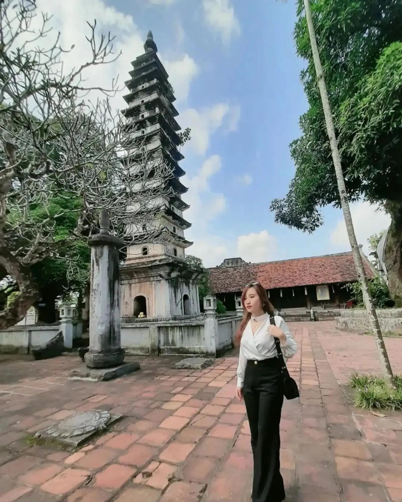 Vieng-tham-Den-Tran-Nam-Dinh---cam-nhan-net-dep-Viet_z5459815248254_6cd999eb338602b1185b5a9e0973a926.jpg