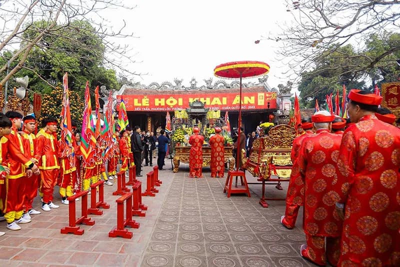 Vieng-tham-Den-Tran-Nam-Dinh---cam-nhan-net-dep-Viet_z5459820074051_9eb72389589331039224663643db8bdf.jpg