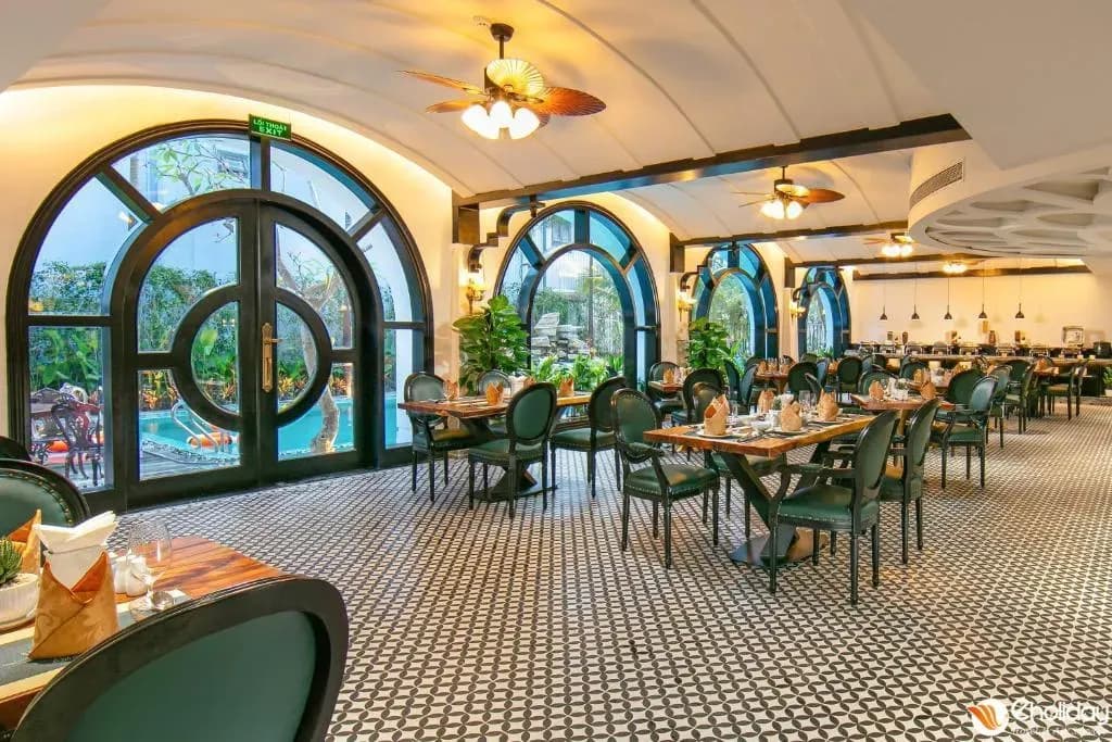 Poolside restaurant with modern design and spacious atmosphere.