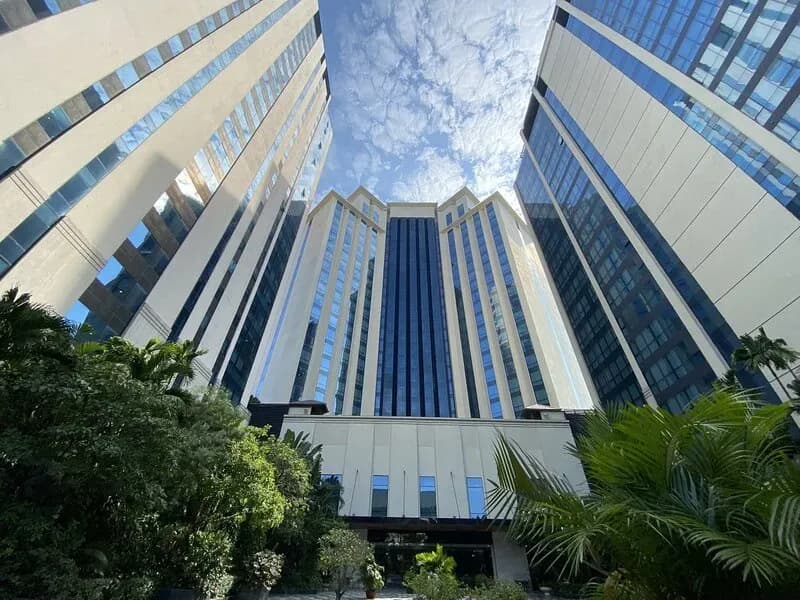Space between the towers of Hyatt Regency West, showcasing innovative and dynamic design.