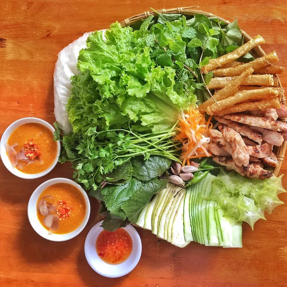 nem-nuong-ninh-hoa-tru-danh-cua-am-thuc-nha-trang_346760295_2015445889.jpg