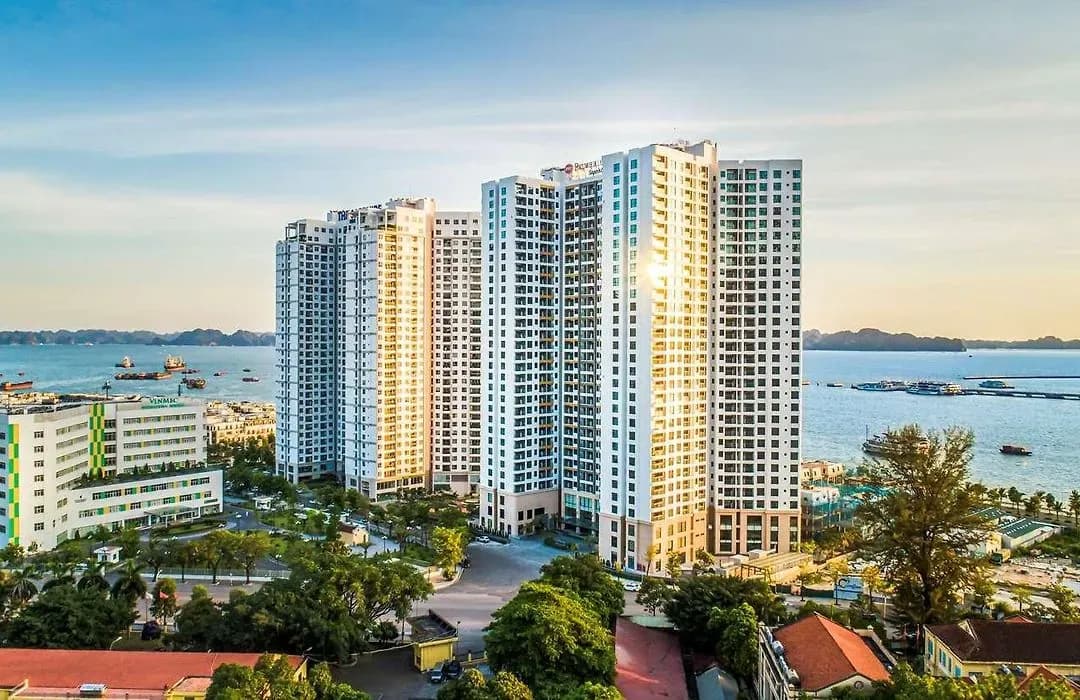 A modern architectural highlight in Ha Long, perfect for a luxurious getaway.