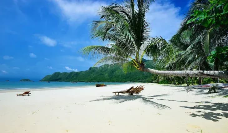 Private white sand beach at Orson Hotel & Resort Côn Đảo, ideal for relaxation and leisure.